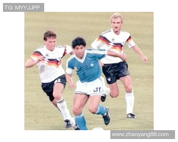 激烈对决：世界杯决赛赛场上的巅峰之战，历史与荣耀的碰撞